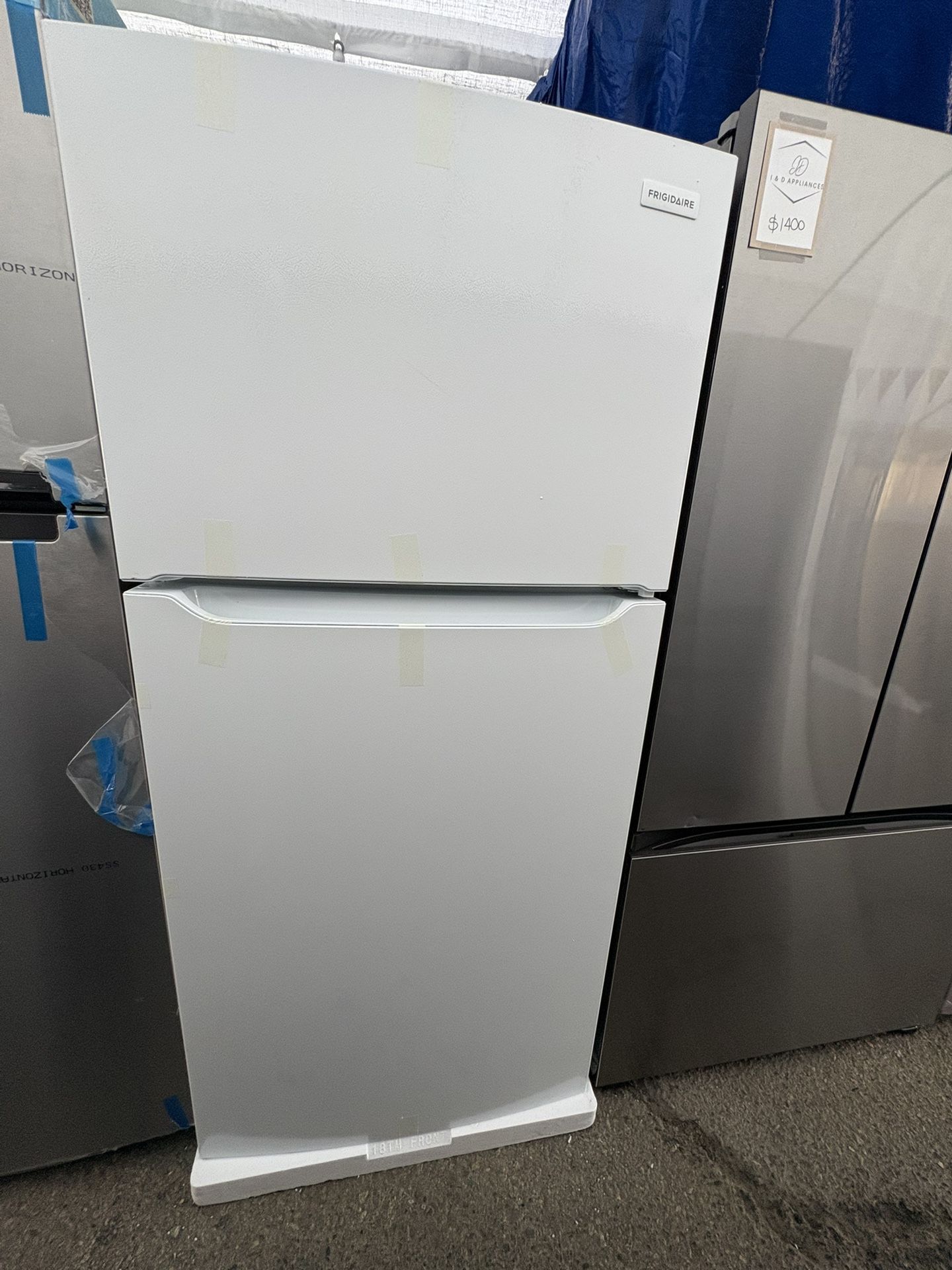Frigidaire Top Freezer Refrigerator in White