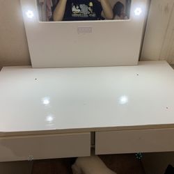 Vanity Table With Chair 