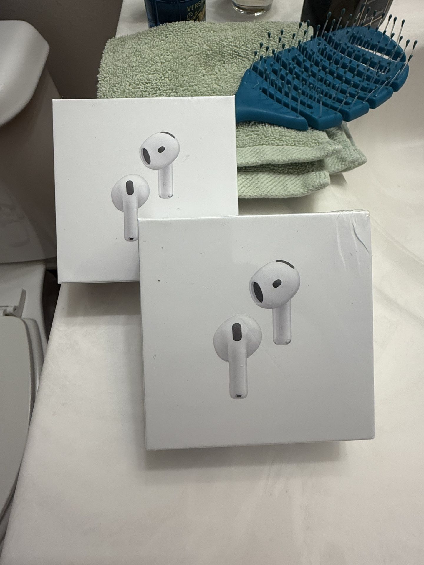 AirPod Gen 4s Not Opened Check Description 