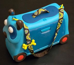 On the Gogo Woofer Ride-On Suitcase-64th St & Bell