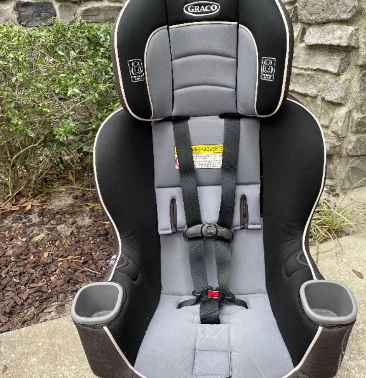 Graco Extend2Fit convertible car seat.