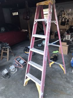6 ft Fiberglas Werner 300 lbs step ladder