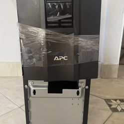 APC SMT3000C Smart-UPS 3000VA 2700W 120V Has Damage (No Battery ) *!Untested!*