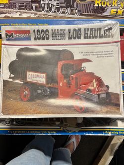 Monogram 1926 Mack Bulldog Log Hauler