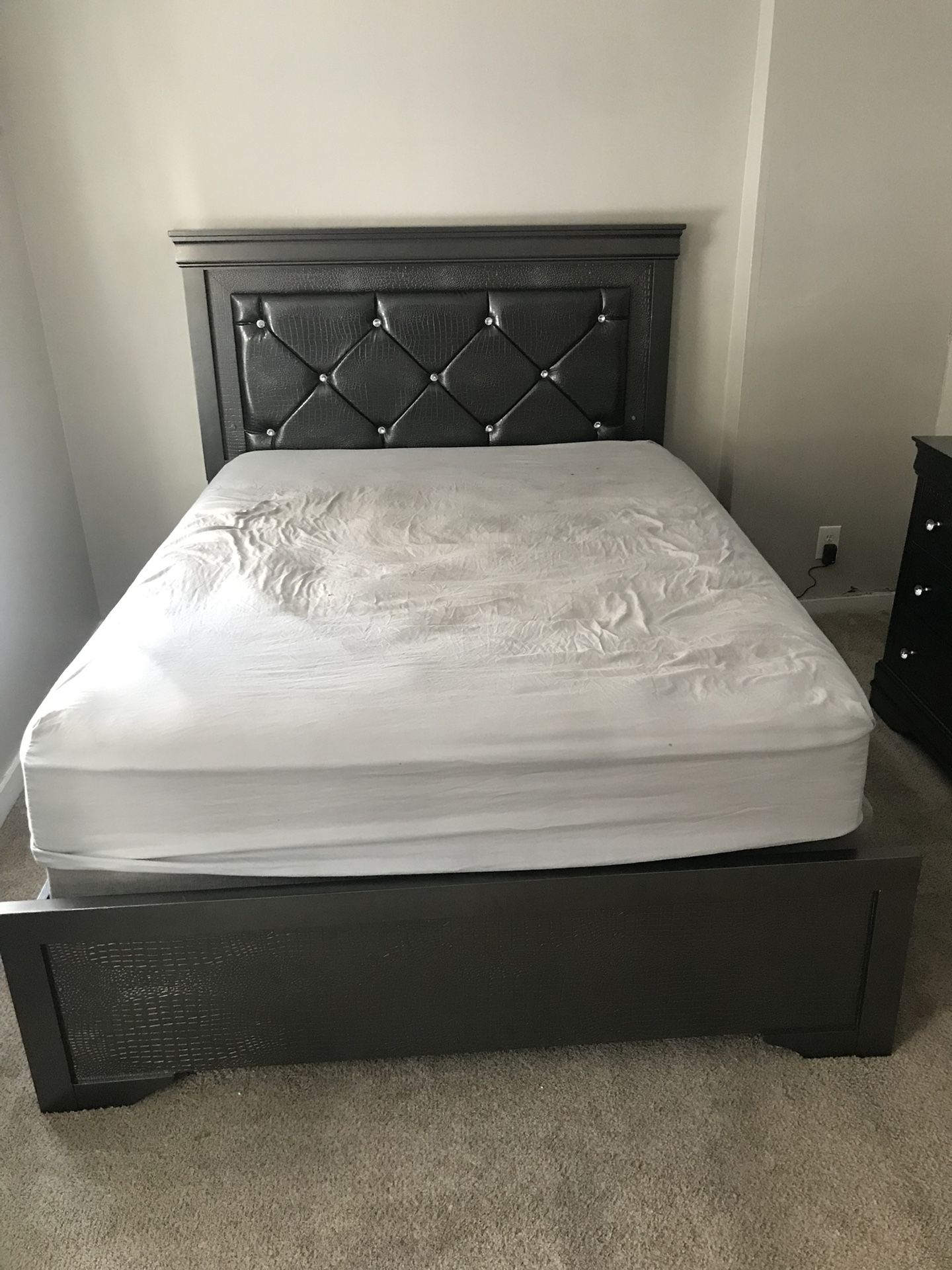 Queen Bed Set $700