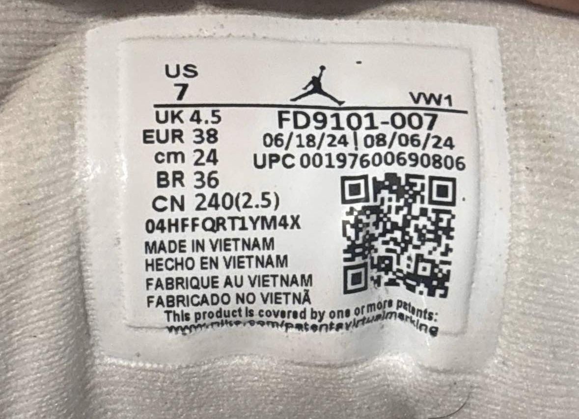 Air Jordan 1 Retro High OG “Phantom Gold” – Women’s 7 / Men’s 5.5