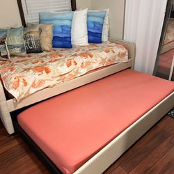 Daybed twin over twin trumbl bed mattress including
