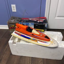 RadioShack Gamma Ray RC Boat with Remote and Box no battery no charger