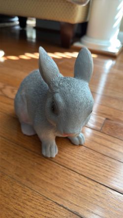 Rabbit statue