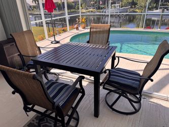 Outdoor patio table n chairs