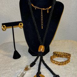Costume jewelry set