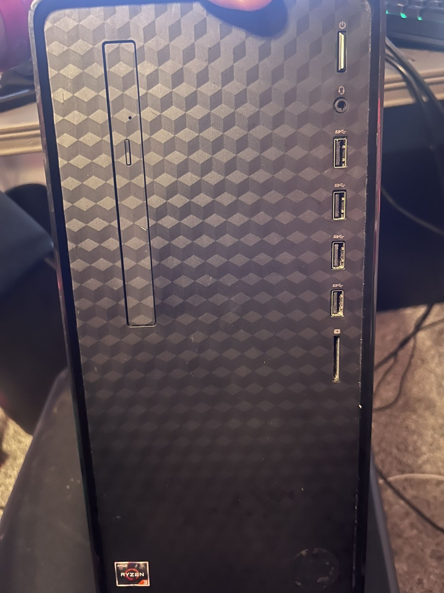 HP DESKTOP MO1-F0033W