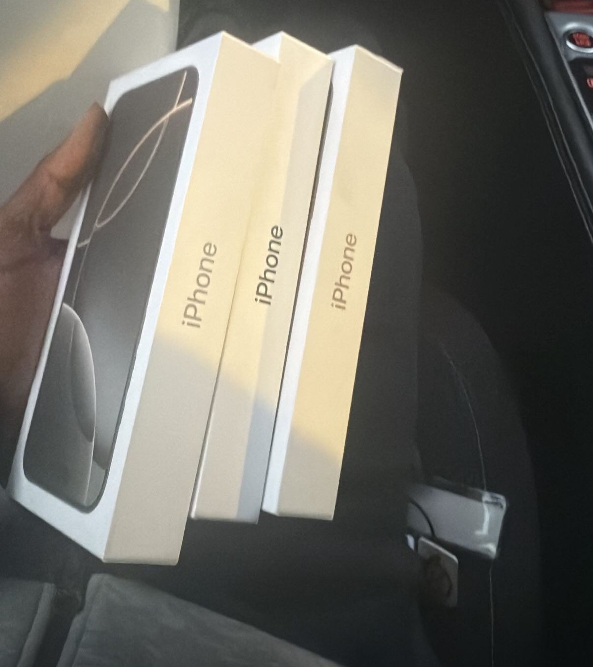 3 iPhone 16 Pro Max