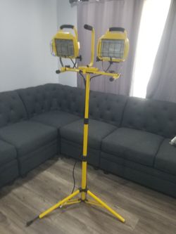 Workforce Twin Head 1000 Watts Halogen Telescopic Work Light 