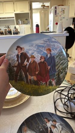 1987 fine china “The sound of Music” 8 plate set