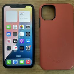 IPHONE 11 UNLOCKED + Accessories 