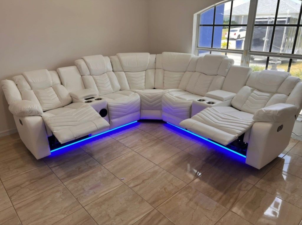SECTIONAL RECLINERS ( BLUETOOTH SPEKERS AND LED LIGTHS) 🆕️