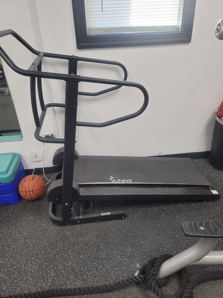 Sunny Health Fitness Manual Treadmill for Sale in Norfolk VA OfferUp