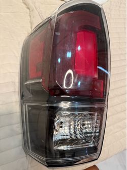 toyota tacoma tail left light