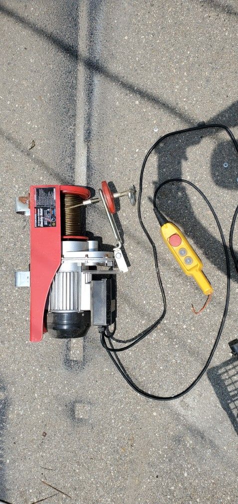 PITTSBURGH AUTOMOTIVE 2000 lb Electric Hoist Eith Remote Control