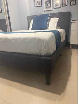 Beautiful full-size bed with a mattress like new