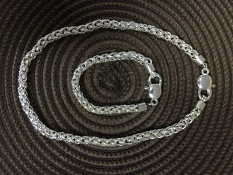 Avon’s Bold chain necklace and bracelet gift set