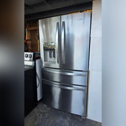 Whirlpool 36" French Door refrigerator 25 CU FT fingerprint resistant Stainless steel 