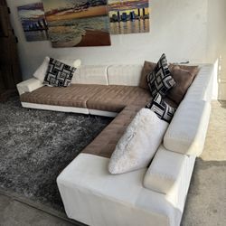 * Like New * Modular 3pc Sectional ( Free Delivery )