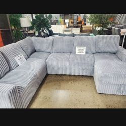 Beautiful  GRAY Soft material SLEEPER Sectional (New)