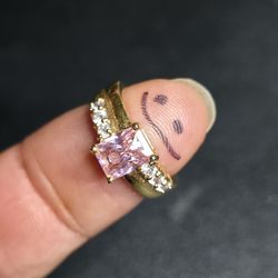 Gold Tone Pink Rectangle Stone Ring Sz 7 Clear Accents