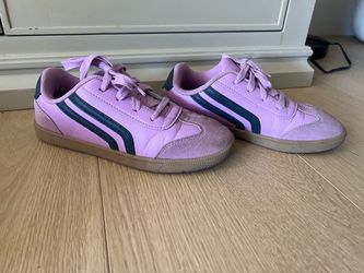 Girls sneakers size 4
