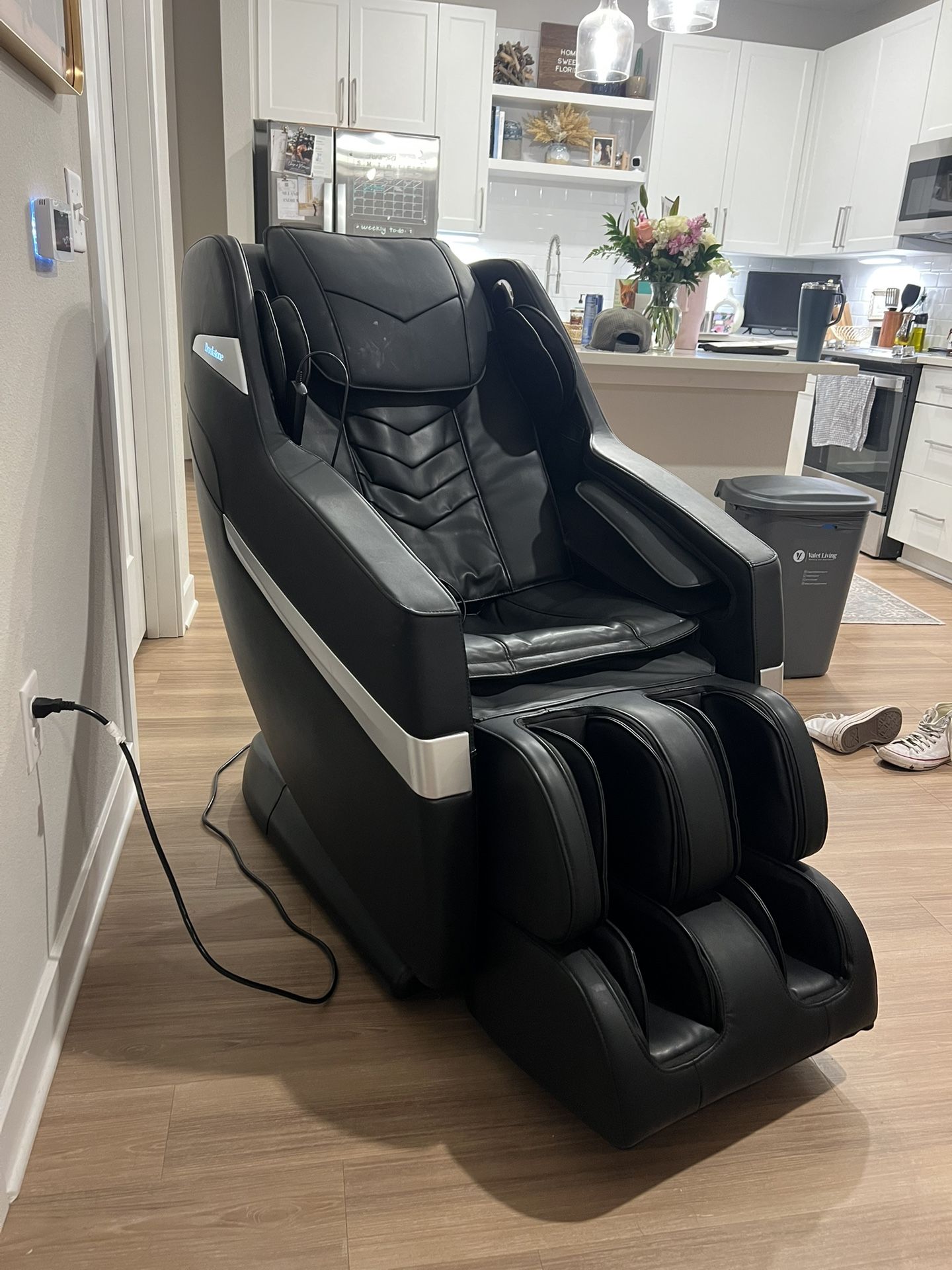 Zero Gravity Massage Chair (retail: $3,000)