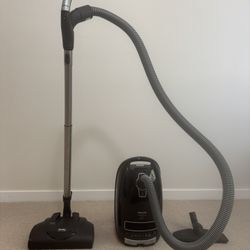 Miele Complete C3 Kona Vacuum Cleaner for Heavy Duty Carpets, in Obsidian Black With Extra Bags