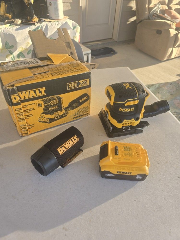 🔥$140 NO NEGOTIABLE🔥 Dewalt 20V XR 1/4 Sheet Variable Speed Sander with 20V XR 5 Ah Battery Pack (NO CHARGER)