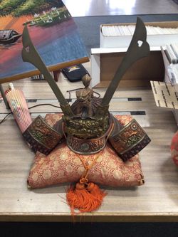 Decorative Japanese Samurai/Kabuto Helmet in Metal Decoration 💵  💳  💵  CASH ONLY 💵💳💵