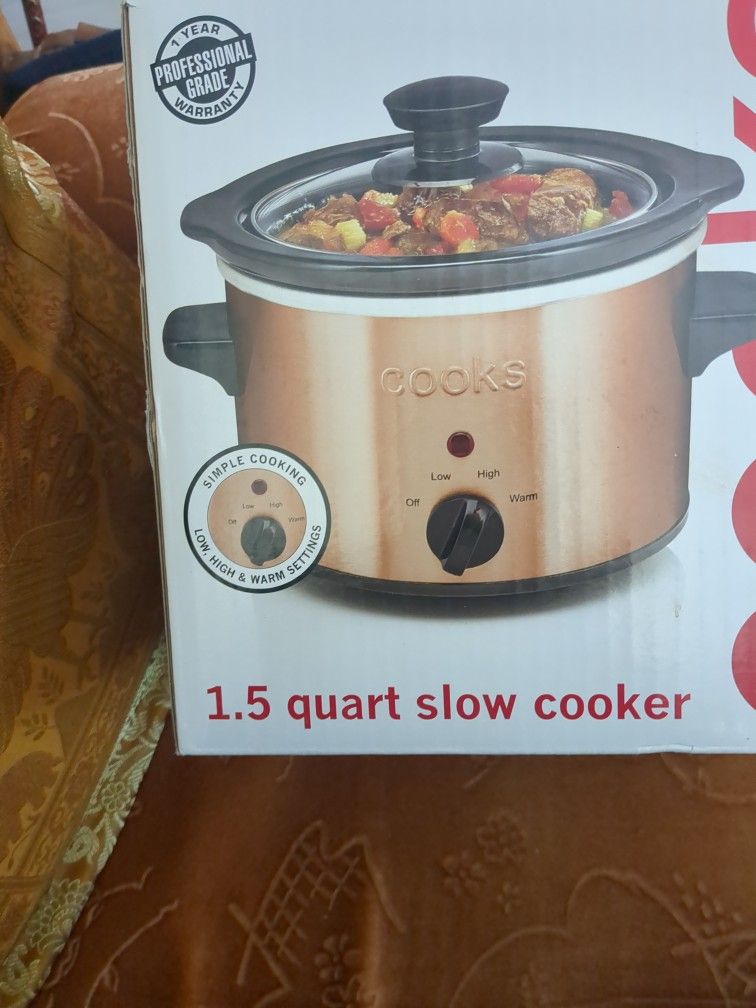 Slow Cooker 1.5 Quat NEW