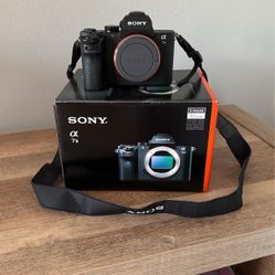 Sony Alpha 7 II E-mount interchangeable lens mirrorless camera with full frame sensor