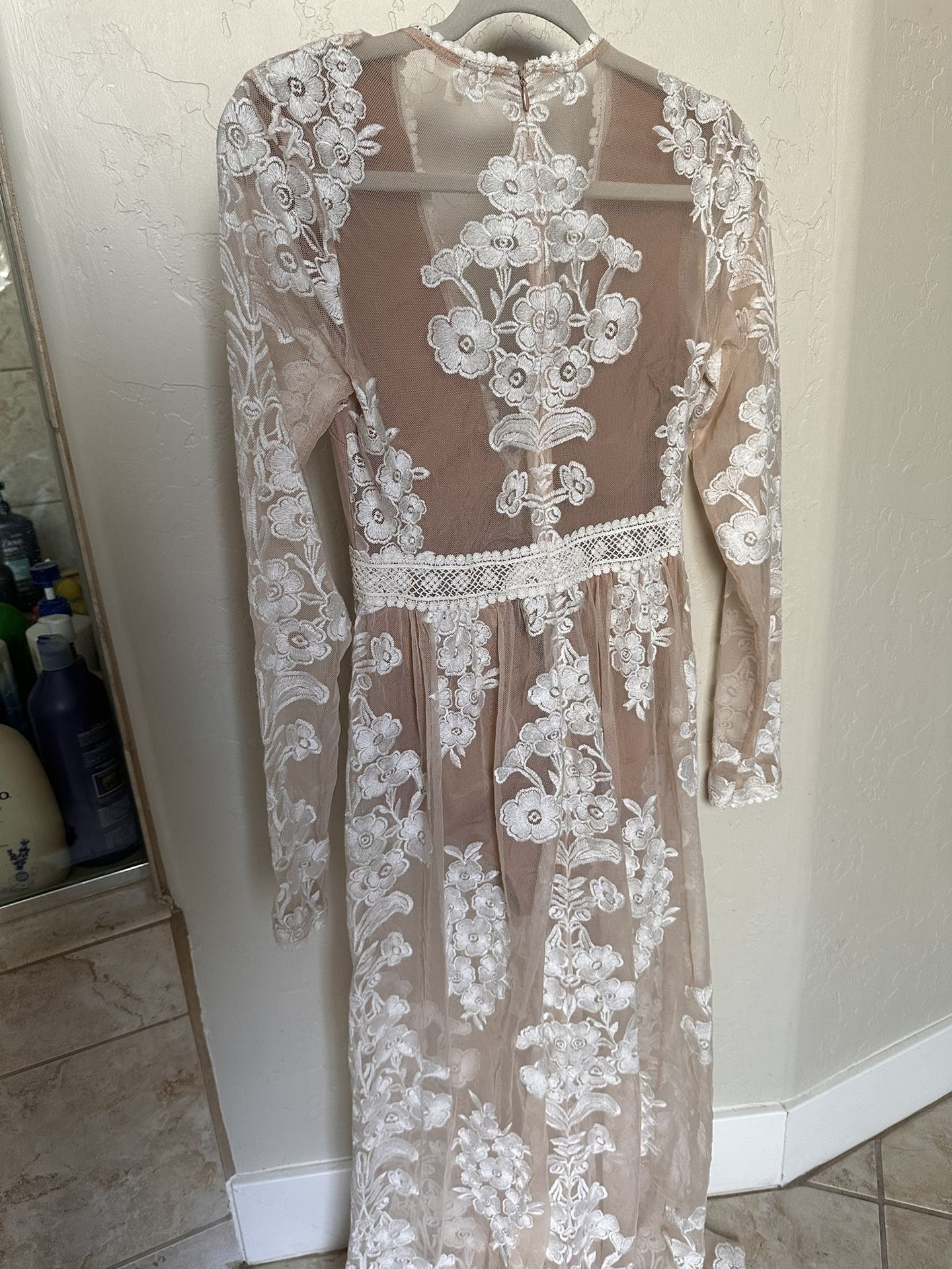 For Love & Lemons Temecula Maxi Dress Free People in Ivory for Sale in Las  Vegas, NV - OfferUp