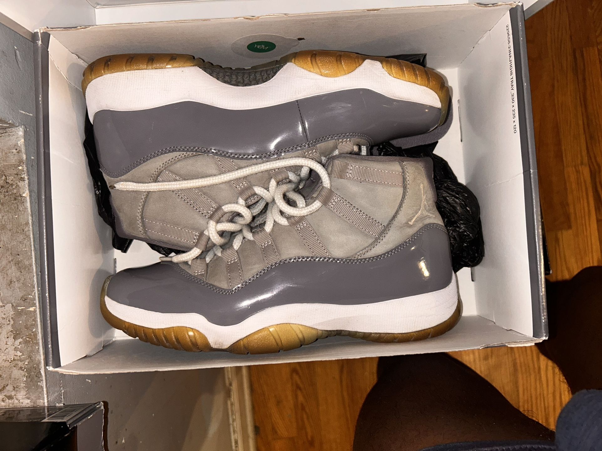 Cool Gray 11s SIZE 8/5
