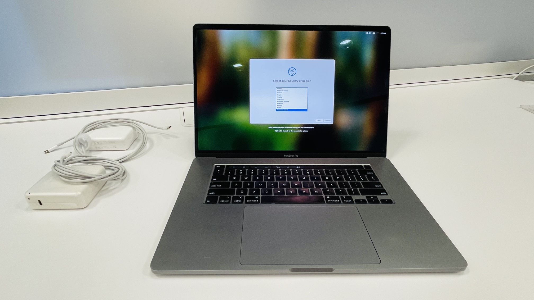 MacBook Pro 2019 - Core i7 16inch Screen