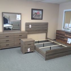 New 4-Piece Queen Bedroom Set Queen Bed Frame Dresser Mirror And Nightstand  Stand