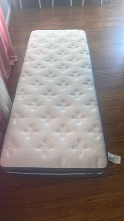Cama. Colchon  seminuevo  casi no lo uso el nene