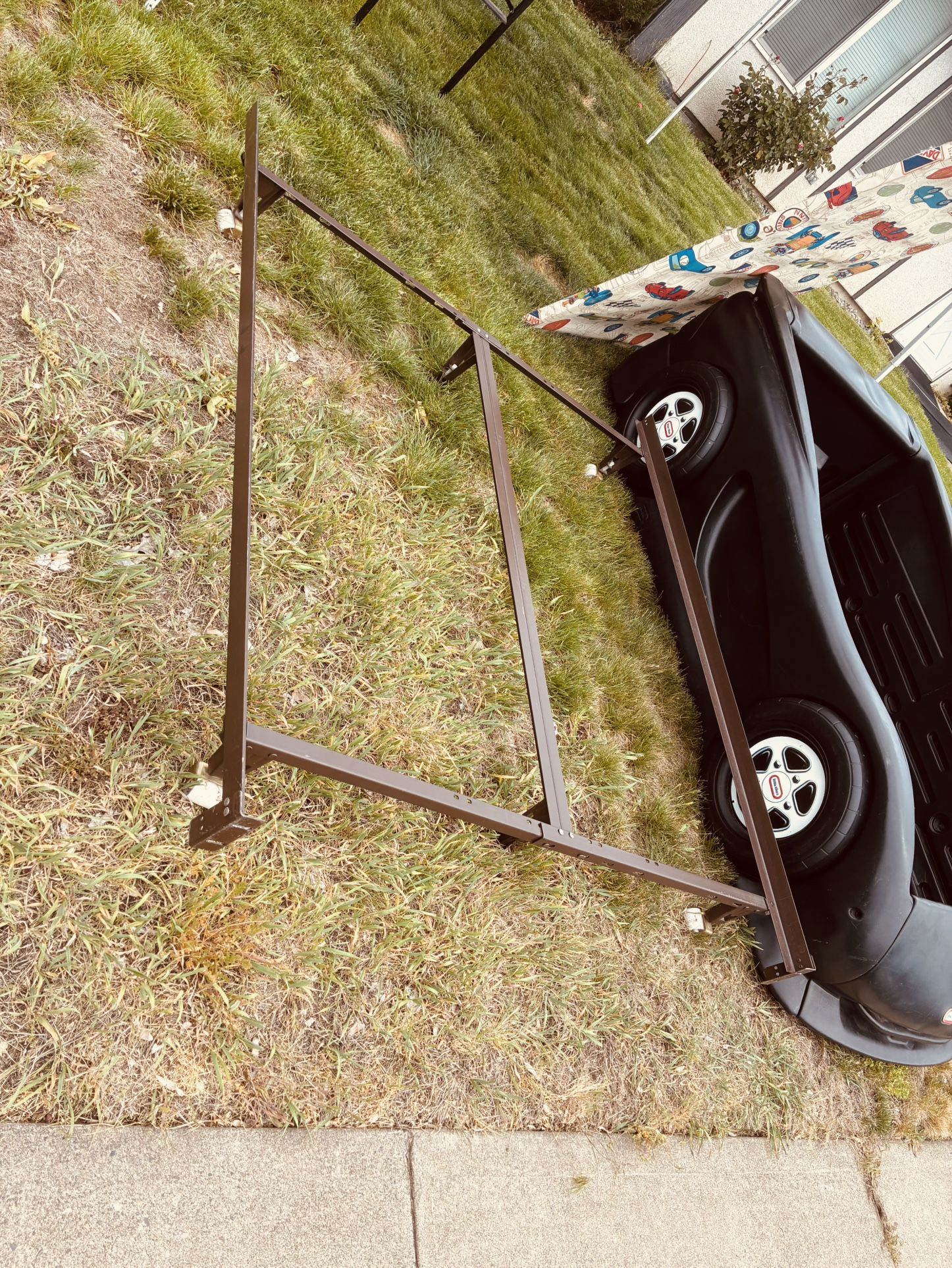 😍🥰😍$$75 each!!!- Queen size Hollywood bed frame. Very sturdy!!! I have two available right now may good morning have more soon. Pick up is in Yakim