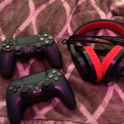 2 PS4 Controllers With Head Set 