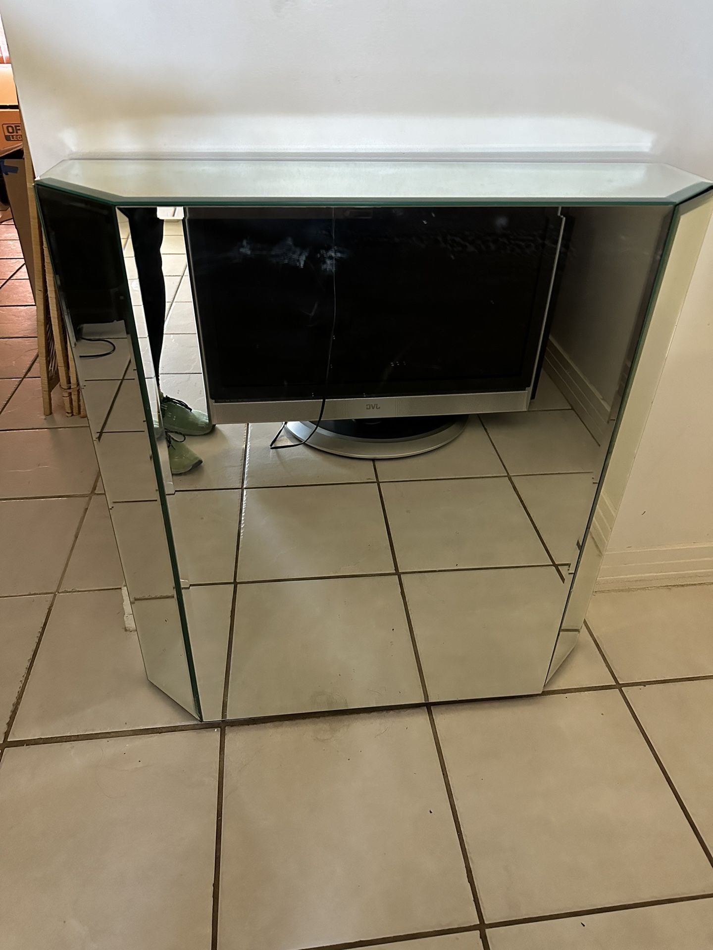 Mirrored end Table 