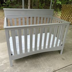 Baby Crib With Mattress 