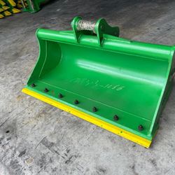 Mini Excavator Caterpillar CAT 303 Clean Up (MUD) Bucket or Similar Machine