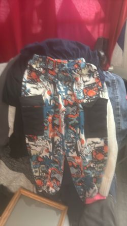 Boys dinosaur 🦖 sweatpants size 5