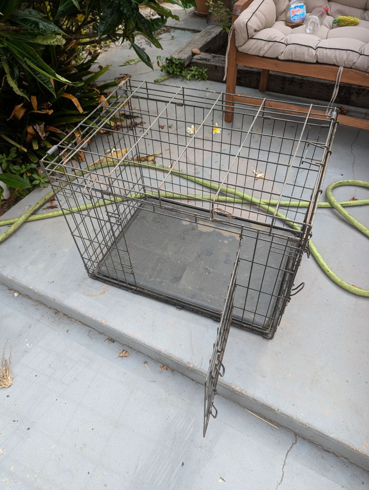 Medium size dog kennel. $10