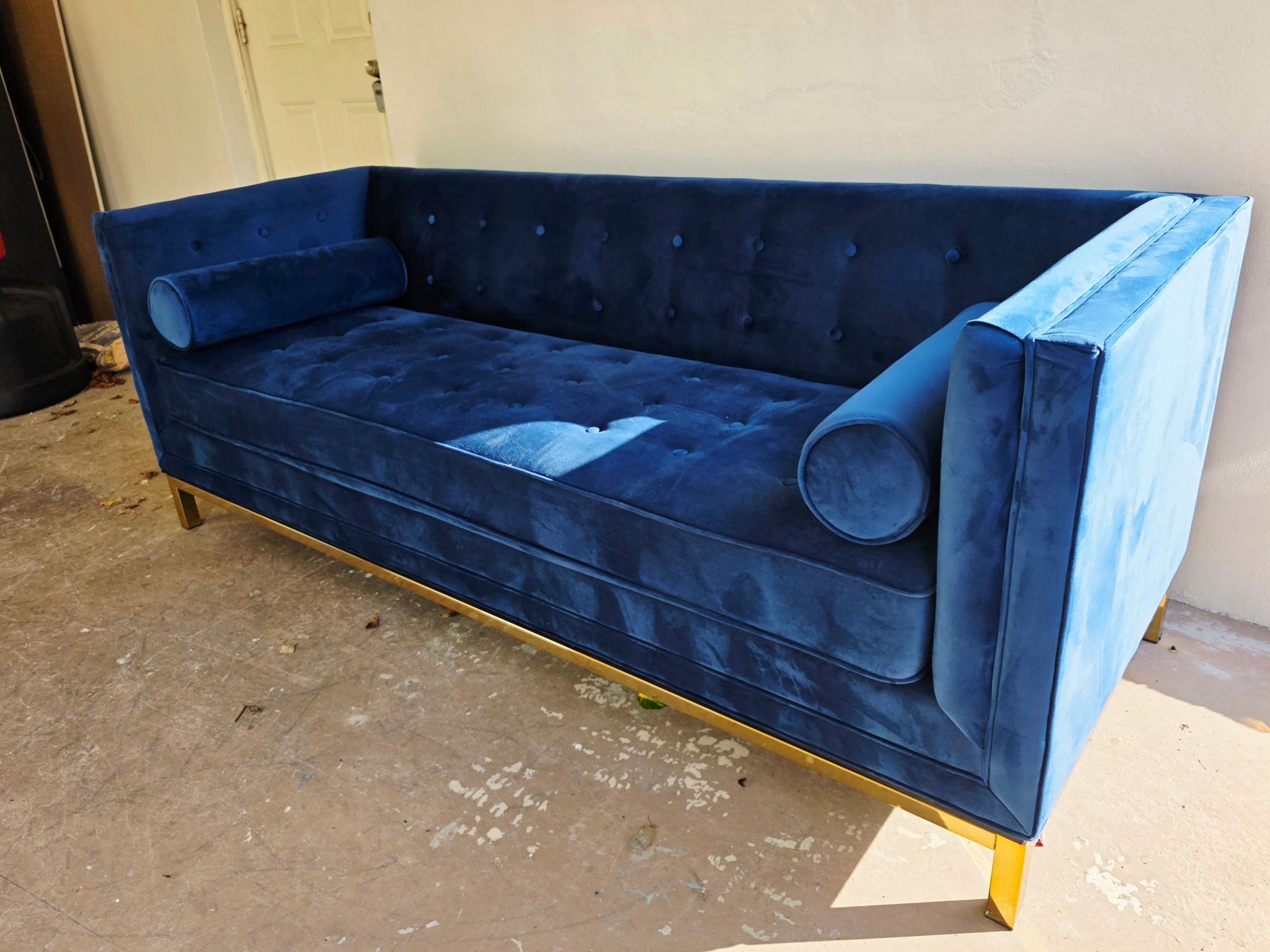 Luxury Navy Velvet Tuxedo Sofa – Gold Legs
